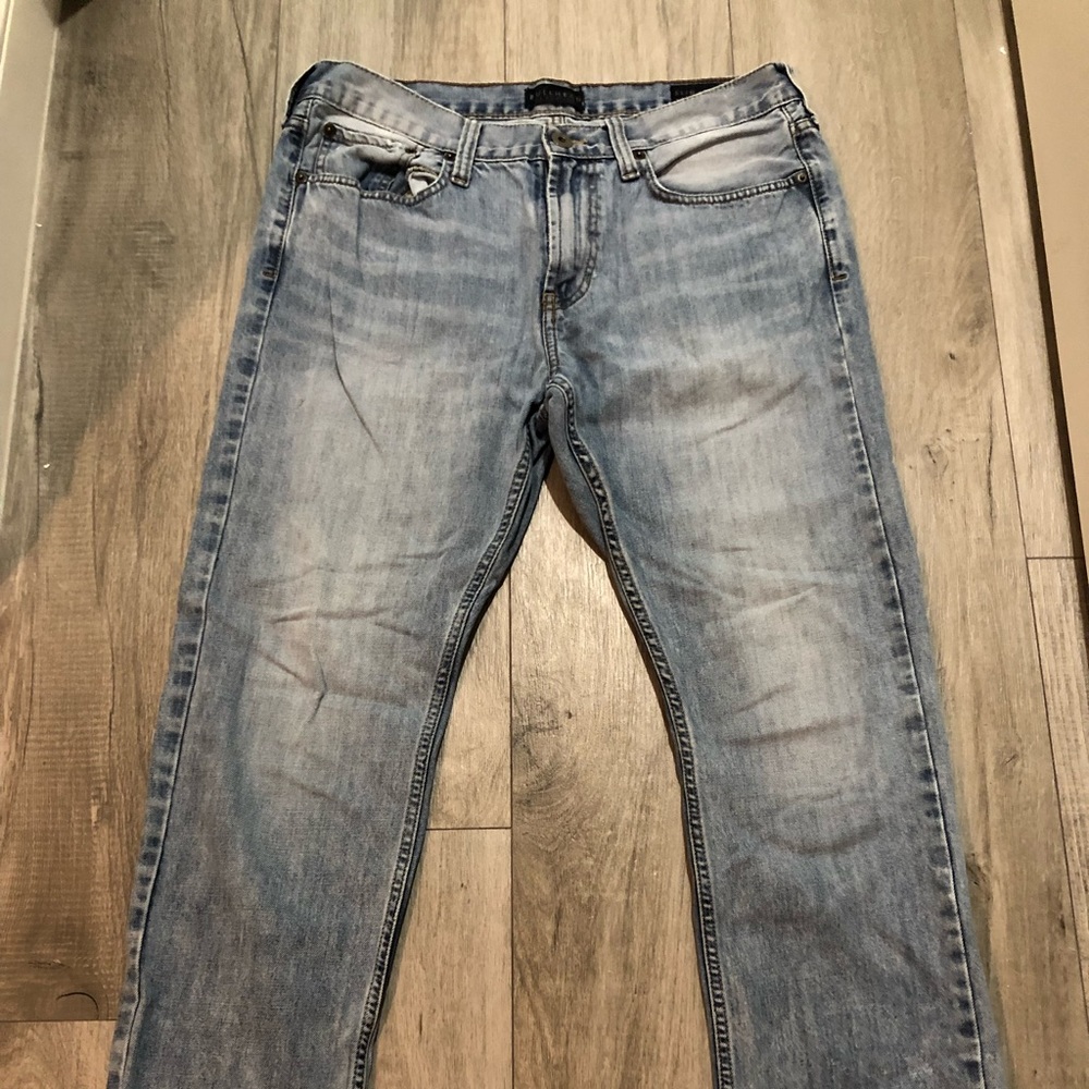 Bullhead Men’s light wash jeans